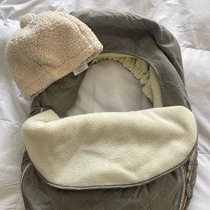 Baby winter ready! JJ Cole Bundle Me carseat cover and hat. 10.00 (neg)